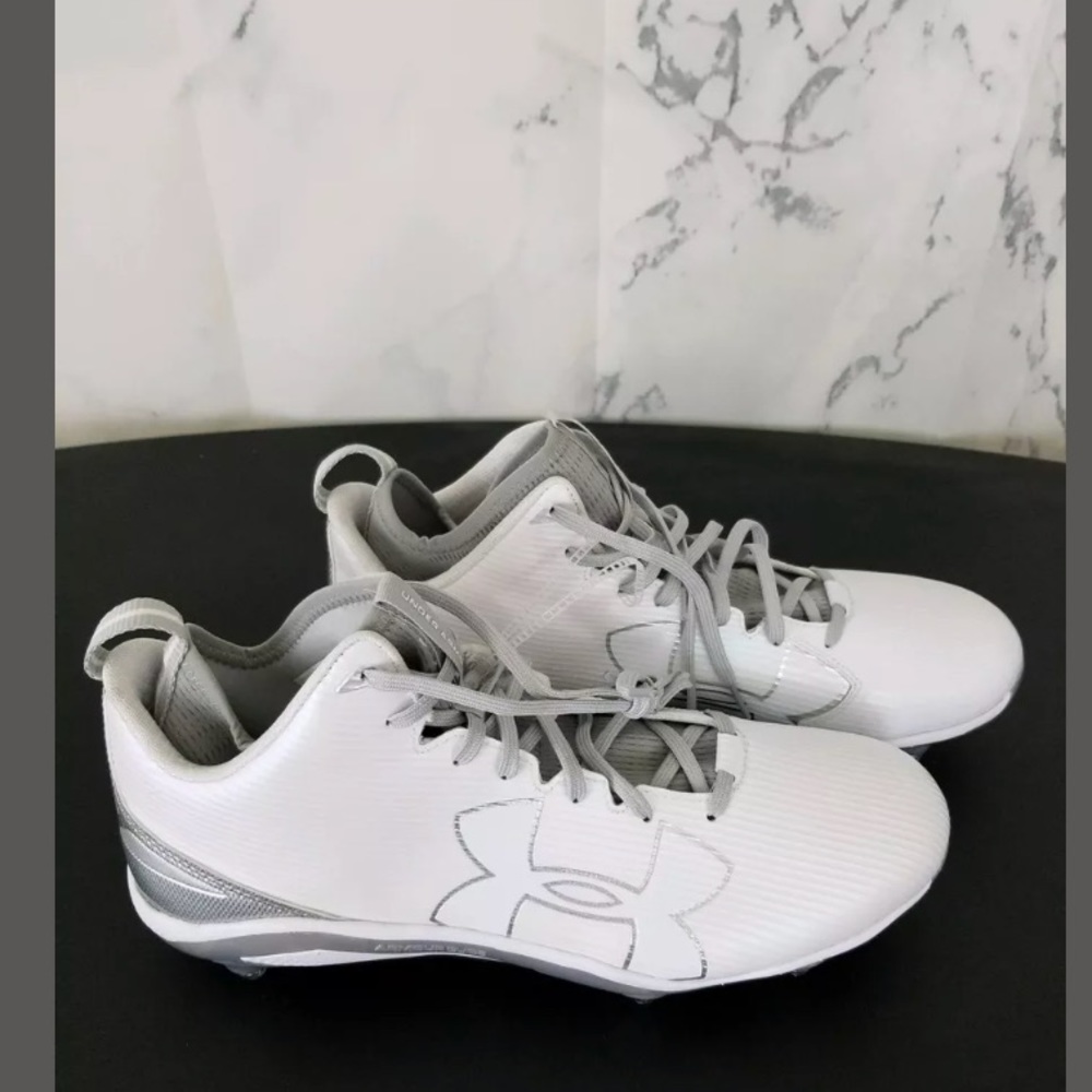 Under Armour Guide Football Cleats Mens Sz 13.5